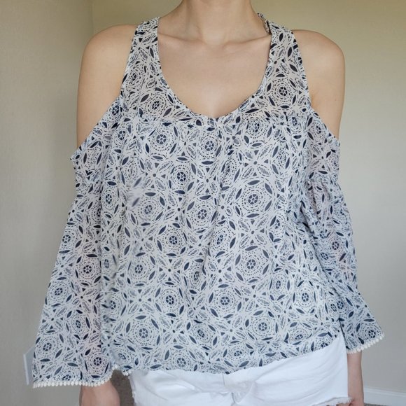 Cold Shoulder Blouse w/ Geometric White Pattern - Picture 6 of 7